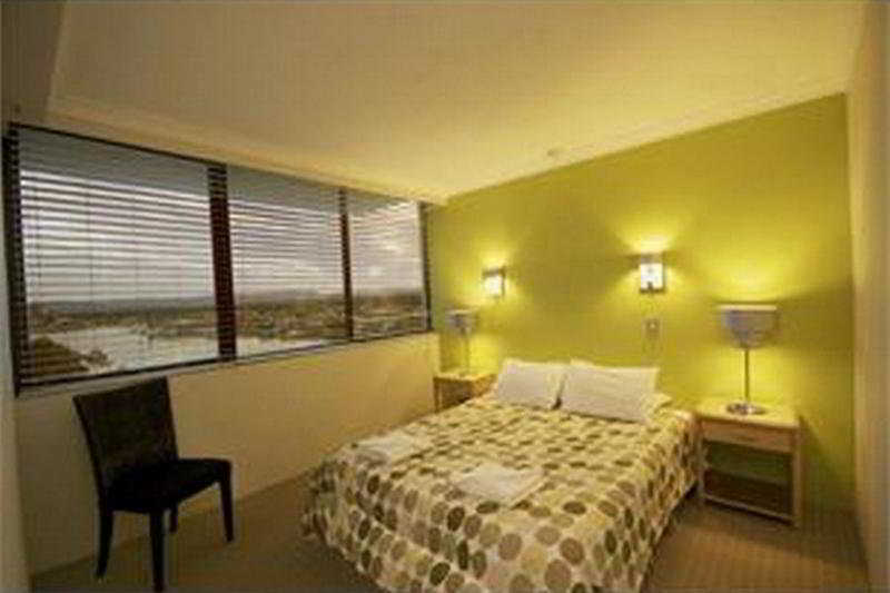 Capricorn One Beachside Holiday Apartments - Official Gold Coast Eksteriør billede